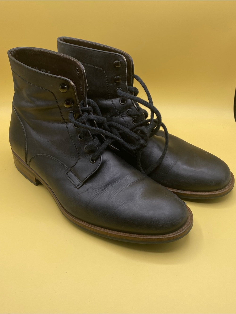 Magnanni Black Leather Lace-Up Ankle Boots